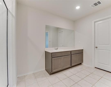 517 Milo Way - Photo Thumbnail 5