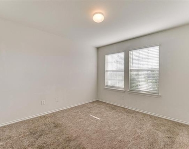 517 Milo Way - Photo Thumbnail 17