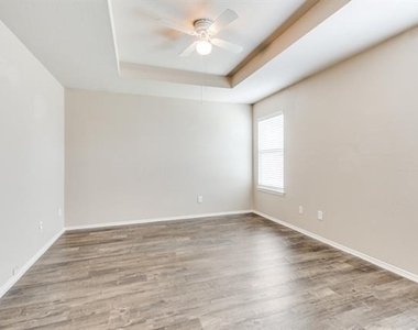 2417 Grand Rapids Drive - Photo Thumbnail 6