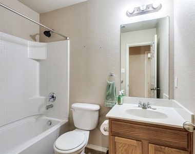 2417 Grand Rapids Drive - Photo Thumbnail 9