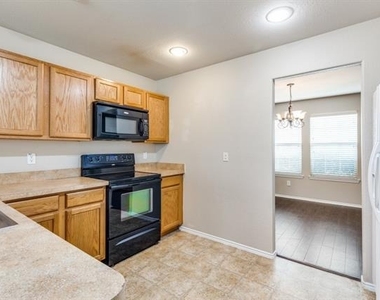 2417 Grand Rapids Drive - Photo Thumbnail 4