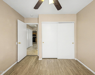 13153 W Mauna Loa Lane - Photo Thumbnail 21