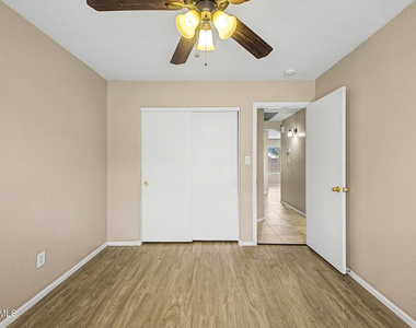 13153 W Mauna Loa Lane - Photo Thumbnail 19