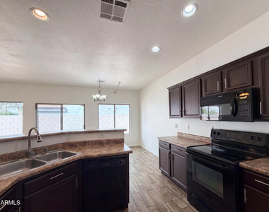 606 W Beautiful Lane - Photo Thumbnail 1