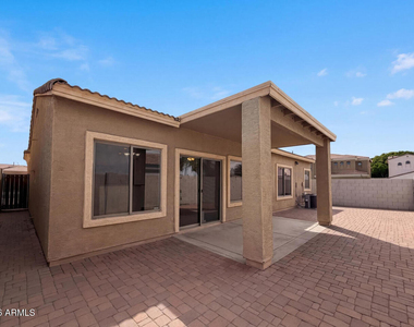 606 W Beautiful Lane - Photo Thumbnail 18