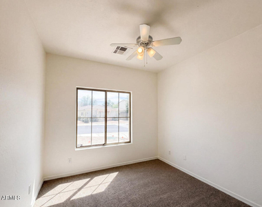 606 W Beautiful Lane - Photo Thumbnail 32