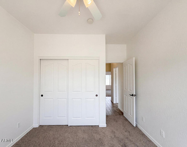 606 W Beautiful Lane - Photo Thumbnail 33