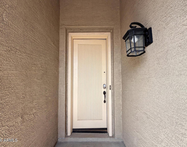 606 W Beautiful Lane - Photo Thumbnail 17