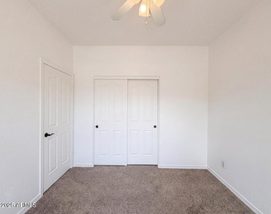 606 W Beautiful Lane - Photo Thumbnail 19