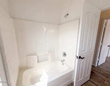 606 W Beautiful Lane - Photo Thumbnail 37