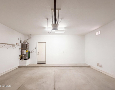 606 W Beautiful Lane - Photo Thumbnail 15