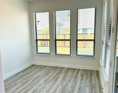 614 Morning Light Lane - Photo Thumbnail 10