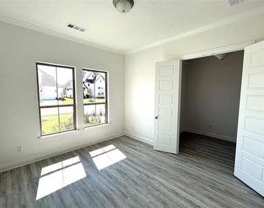 614 Morning Light Lane - Photo Thumbnail 2
