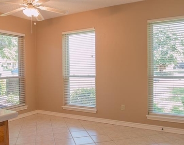 808 Sandhurst Drive - Photo Thumbnail 14