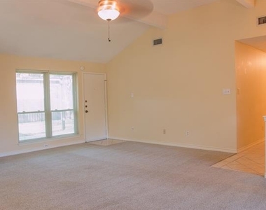 808 Sandhurst Drive - Photo Thumbnail 6