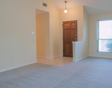 808 Sandhurst Drive - Photo Thumbnail 5