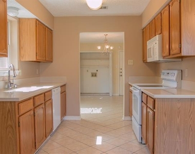 808 Sandhurst Drive - Photo Thumbnail 16