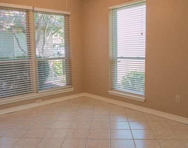 808 Sandhurst Drive - Photo Thumbnail 15