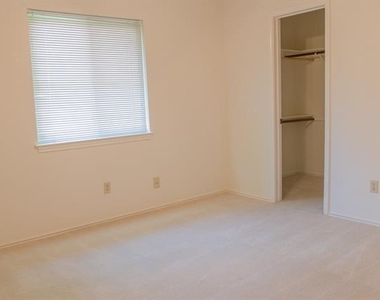 808 Sandhurst Drive - Photo Thumbnail 23