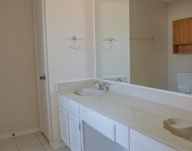 808 Sandhurst Drive - Photo Thumbnail 21