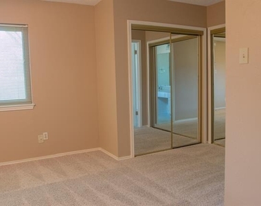 808 Sandhurst Drive - Photo Thumbnail 17