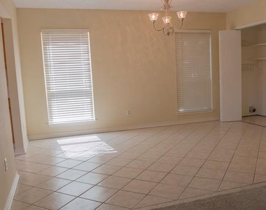 808 Sandhurst Drive - Photo Thumbnail 12