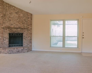 808 Sandhurst Drive - Photo Thumbnail 7