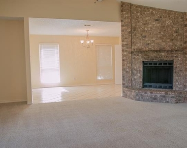 808 Sandhurst Drive - Photo Thumbnail 4