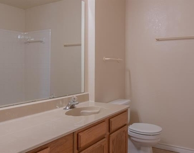 808 Sandhurst Drive - Photo Thumbnail 24