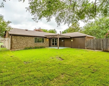 808 Sandhurst Drive - Photo Thumbnail 3