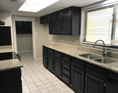 4009 Azalea Lane - Photo Thumbnail 8