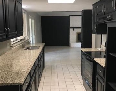 4009 Azalea Lane - Photo Thumbnail 7