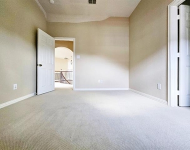 6814 Indian Meadow Court - Photo Thumbnail 16
