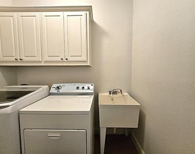 6814 Indian Meadow Court - Photo Thumbnail 20