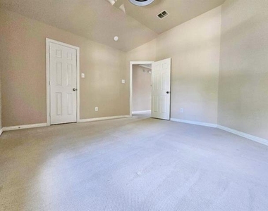 6814 Indian Meadow Court - Photo Thumbnail 17
