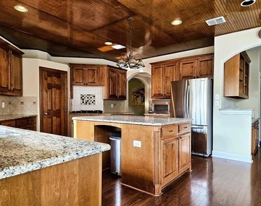 6814 Indian Meadow Court - Photo Thumbnail 7