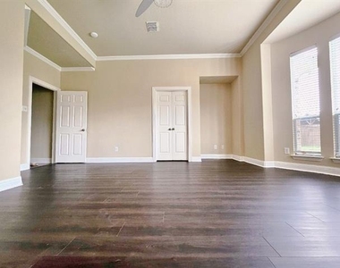 6814 Indian Meadow Court - Photo Thumbnail 8
