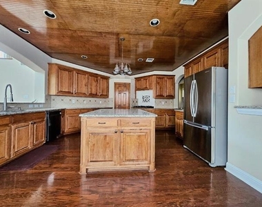 6814 Indian Meadow Court - Photo Thumbnail 5