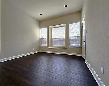 6814 Indian Meadow Court - Photo Thumbnail 2