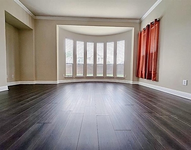 6814 Indian Meadow Court - Photo Thumbnail 10