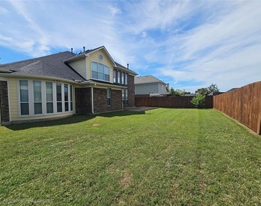 6814 Indian Meadow Court - Photo Thumbnail 21
