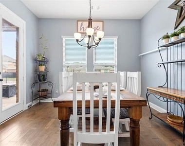 806 Summer Grove Drive - Photo Thumbnail 14