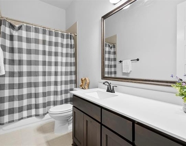 806 Summer Grove Drive - Photo Thumbnail 25