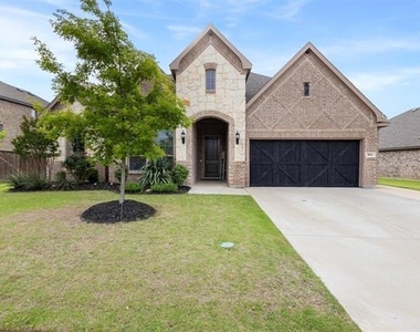 806 Summer Grove Drive - Photo Thumbnail 1