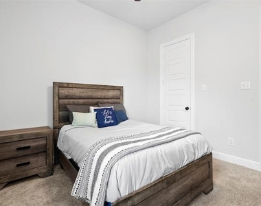 806 Summer Grove Drive - Photo Thumbnail 27
