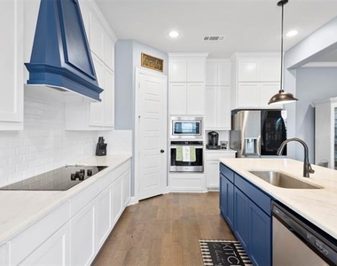 806 Summer Grove Drive - Photo Thumbnail 10