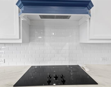 806 Summer Grove Drive - Photo Thumbnail 12