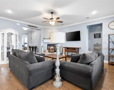806 Summer Grove Drive - Photo Thumbnail 8