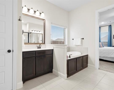 806 Summer Grove Drive - Photo Thumbnail 22