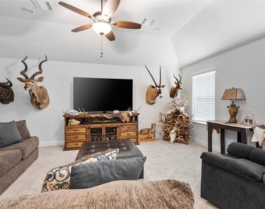 806 Summer Grove Drive - Photo Thumbnail 15